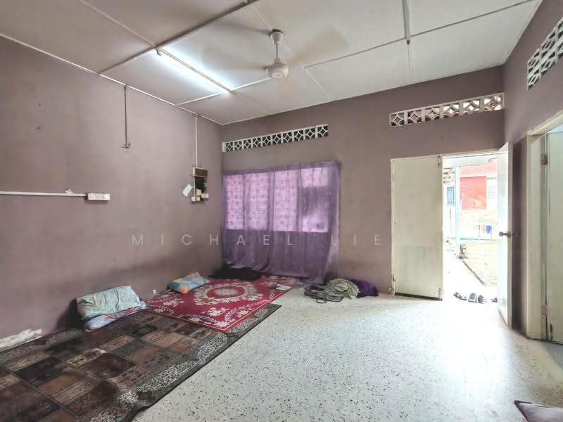 1-storey Terraced House for Sale in Seremban (Negeri Sembilan) - Michael Liew - Living Room - PropertyGuru.com.my
