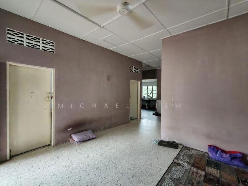 1-storey Terraced House for Sale in Seremban (Negeri Sembilan) - Michael Liew - Living Room - PropertyGuru.com.my