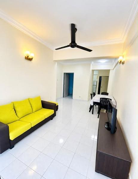 Kondominium untuk Disewa di Taman Desa Relau 2 - Kaze Kang - Living Room - PropertyGuru.com.my