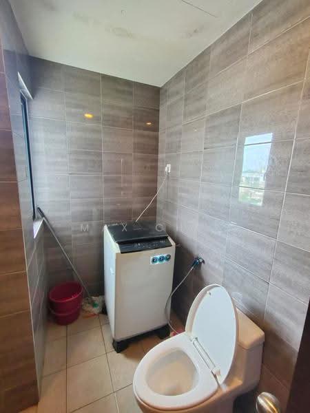 Kediaman Servis untuk Dijual di Symphony Tower (Menara Simfoni) - Max Chua - Bathroom - PropertyGuru.com.my