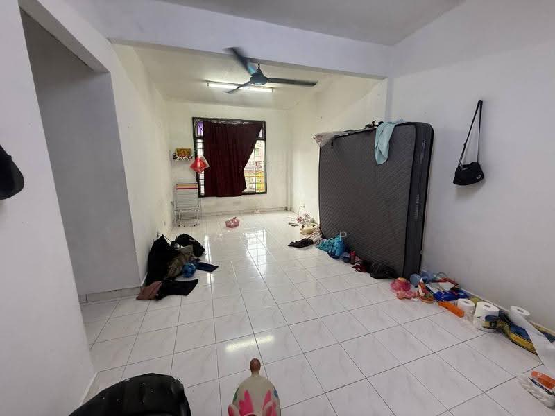 Pangsapuri untuk Dijual di Ria 2 Apartment - Sam Yap - Living Room - PropertyGuru.com.my