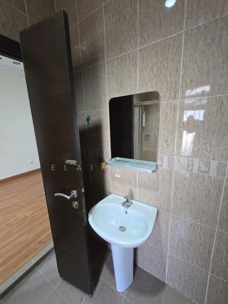 Semi-Detached House for Sale in Taman Yarl (Jalan Klang Lama (Old Klang Road)) - Elaine Lee - Bathroom - PropertyGuru.com.my