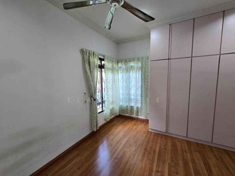 Semi-Detached House for Sale in Taman Yarl (Jalan Klang Lama (Old Klang Road)) - Elaine Lee - Bedroom - PropertyGuru.com.my