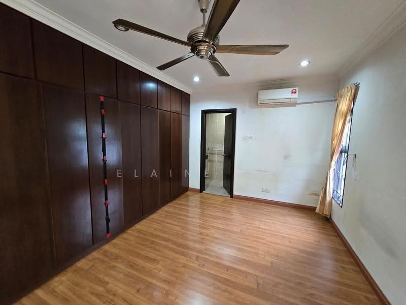 Semi-Detached House for Sale in Taman Yarl (Jalan Klang Lama (Old Klang Road)) - Elaine Lee - Bedroom - PropertyGuru.com.my