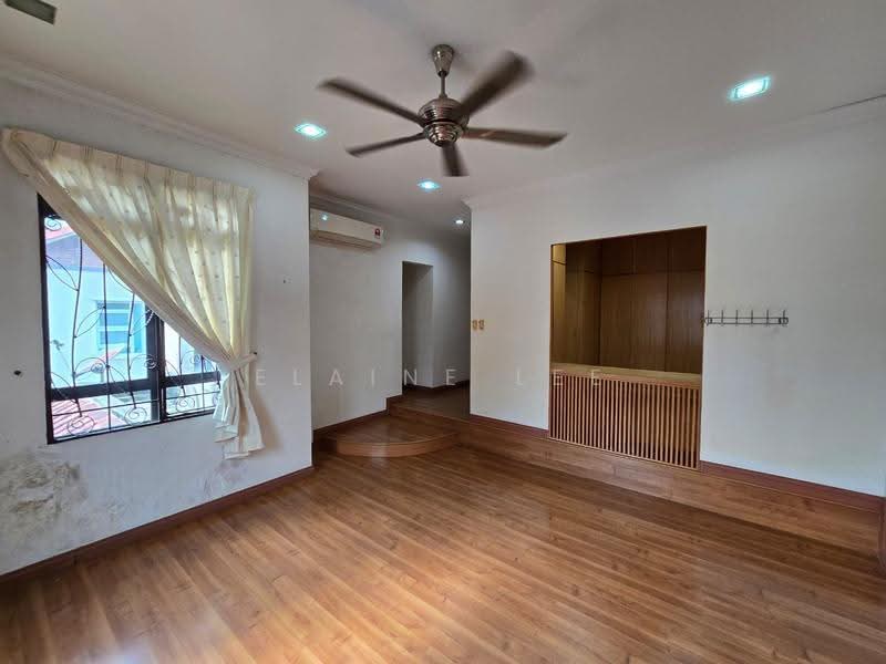 Semi-Detached House for Sale in Taman Yarl (Jalan Klang Lama (Old Klang Road)) - Elaine Lee - Living Room - PropertyGuru.com.my