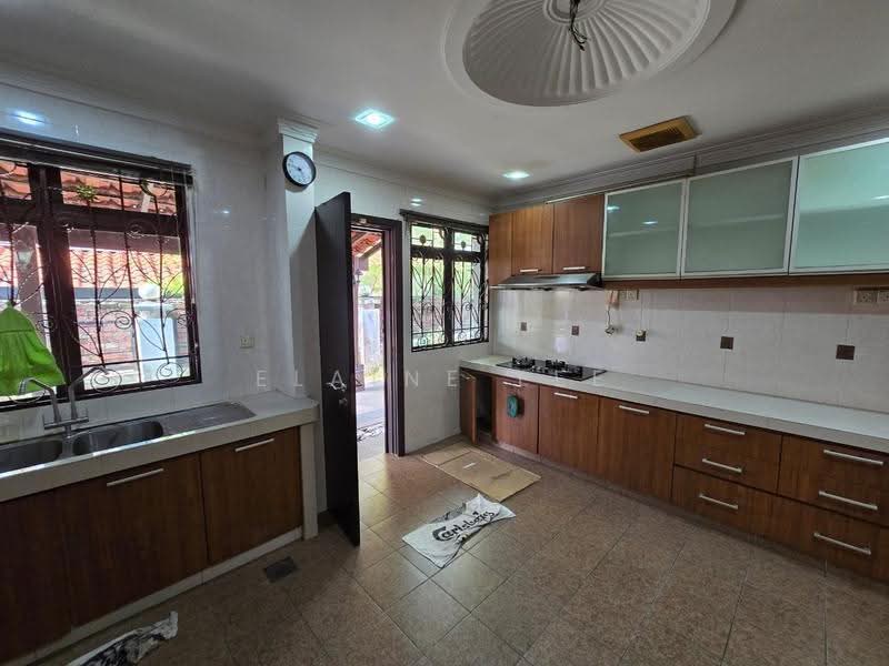 Semi-Detached House for Sale in Taman Yarl (Jalan Klang Lama (Old Klang Road)) - Elaine Lee - PropertyGuru.com.my
