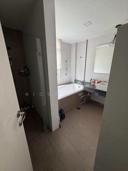 Kondominium untuk Dijual di Ceriaan Kiara - Nicson Wan - Bathroom - PropertyGuru.com.my