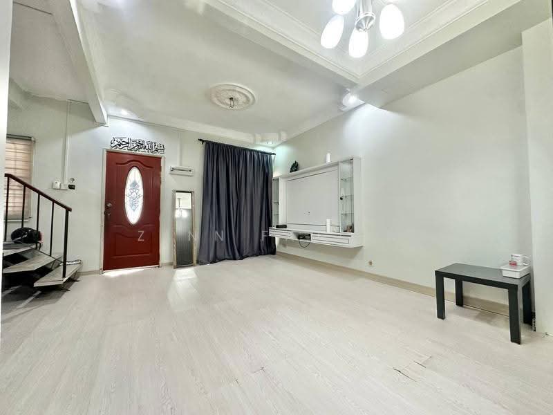Rumah Teres 2-Tingkat untuk Dijual di Bukit Sentosa (Rawang) - Zann Fauzan - Living Room - PropertyGuru.com.my
