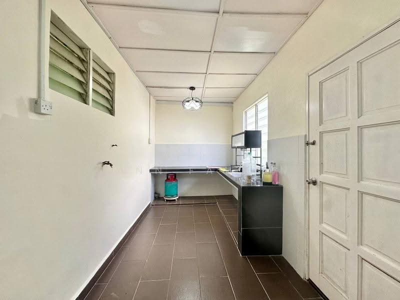 Rumah Teres 2-Tingkat untuk Dijual di Bukit Sentosa (Rawang) - Zann Fauzan - Kitchen - PropertyGuru.com.my