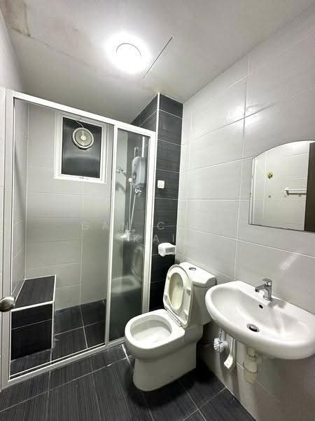 Kondominium untuk Disewa di Reflections Condominium - Gan Chun Kai - Bathroom - PropertyGuru.com.my