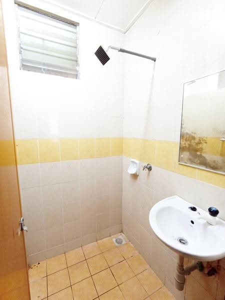 Pangsapuri untuk Dijual di Sri Kejora - Zann Fauzan - Bathroom - PropertyGuru.com.my