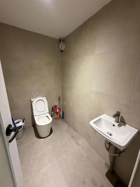 Semi-Detached House for Rent in Taman Stulang Laut (Johor Bahru) - Reny Hee - Bathroom - PropertyGuru.com.my