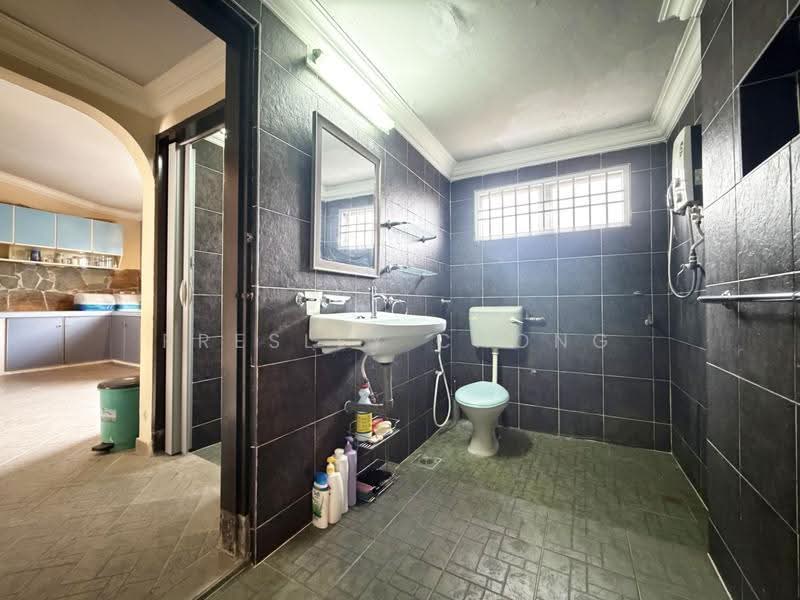 1-storey Terraced House for Sale in Kampar (Perak) - Presley Chong - Master Bathroom - PropertyGuru.com.my