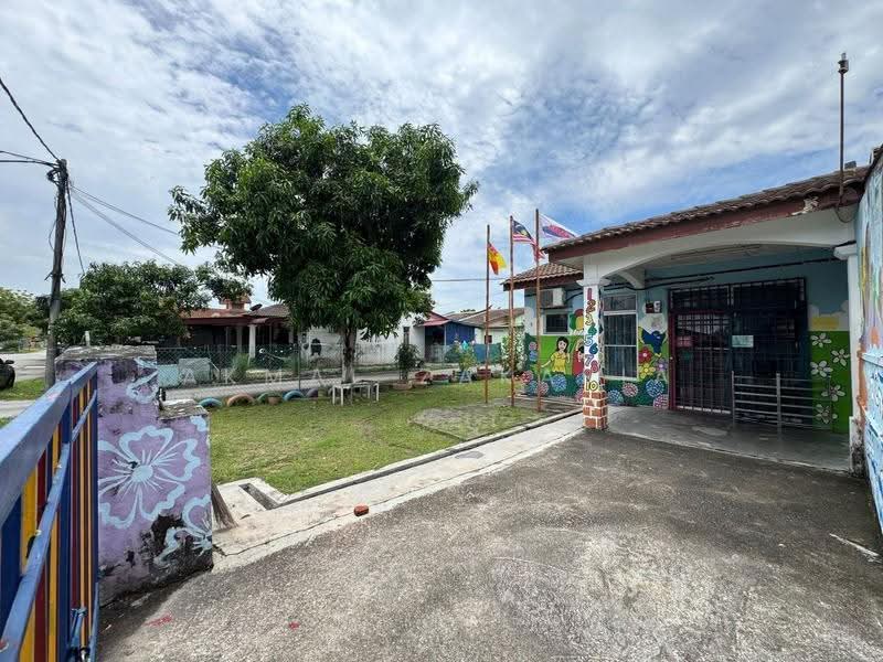 1-storey Terraced House for Sale in Bandar Mahkota Banting (Tanjong Duabelas) - Akmal Zakaria - Exterior - PropertyGuru.com.my