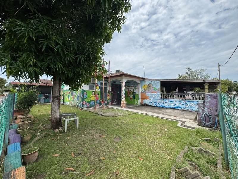 1-storey Terraced House for Sale in Bandar Mahkota Banting (Tanjong Duabelas) - Akmal Zakaria - Exterior - PropertyGuru.com.my