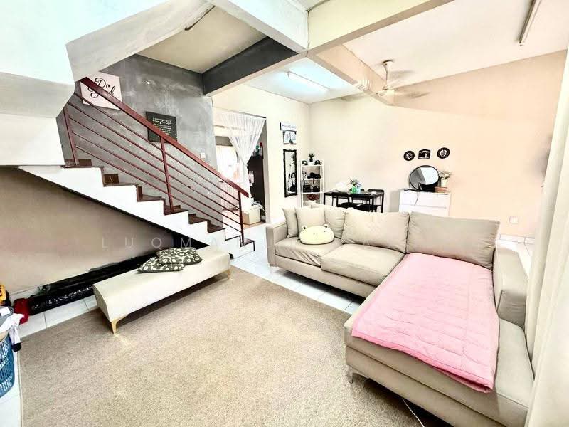 Rumah Teres 1.5-Tingkat untuk Dijual di Bandar Tasik Kesuma (Beranang) - Luqmanul Hakim - Living Room - PropertyGuru.com.my
