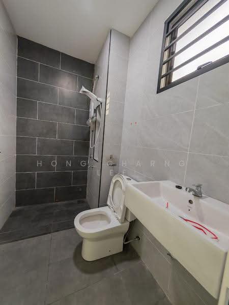 Rumah Teres 2-Tingkat untuk Disewa di Tampoi (Johor) - Hong Charng Lee - Bathroom - PropertyGuru.com.my