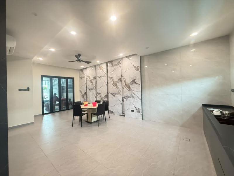 Rumah Teres 1-Tingkat untuk Dijual di Taman Gaya (Ulu Tiram) - Kok Hui - Dining Room - PropertyGuru.com.my