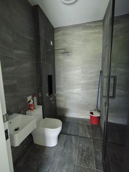 Rumah Berkembar untuk Disewa di Setia Tropika (Johor Bahru) - Sky Tan - Bathroom - PropertyGuru.com.my
