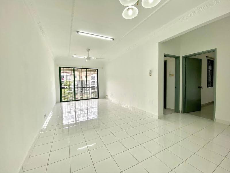 Pangsapuri untuk Dijual di SD Apartments - Mohamad Ariffudin - Living Room - PropertyGuru.com.my