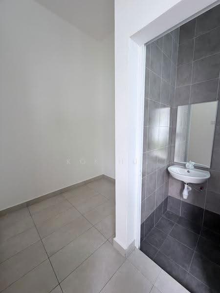 Rumah Berkembar untuk Dijual di Taman Ponderosa (Johor Bahru) - Kok Hui - Bathroom - PropertyGuru.com.my