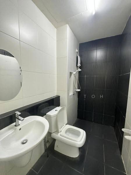 Service Residence for Sale at Sky Peak Residences - Ee Fong Toh - Bathroom - PropertyGuru.com.my