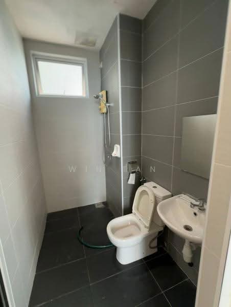 Service Residence for Sale at THE SENAI GARDEN (PANGSAPURI IMPIAN SENAI) - Win Tan - Bathroom - PropertyGuru.com.my