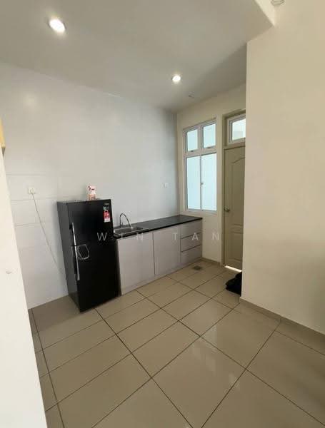 Service Residence for Sale at THE SENAI GARDEN (PANGSAPURI IMPIAN SENAI) - Win Tan - Kitchen - PropertyGuru.com.my