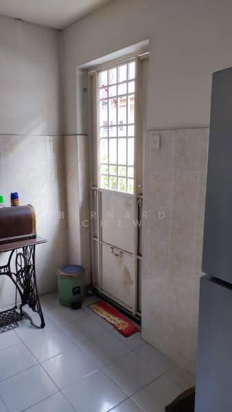 2-storey Terraced House for Sale in Sungai Ara (Penang) - Bernard Chew - Kitchen - PropertyGuru.com.my