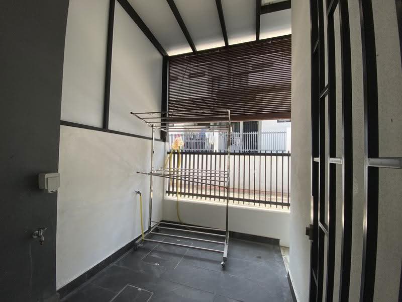 Rumah Teres 2-Tingkat untuk Disewa di Elmina (Shah Alam) - Jik Wafa - Balcony - PropertyGuru.com.my