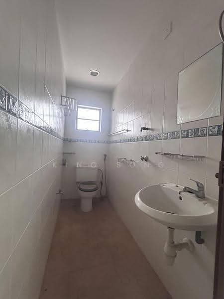 2-storey Terraced House for Sale in Taman Bachang Baru (Bachang) - King Song - Bathroom - PropertyGuru.com.my