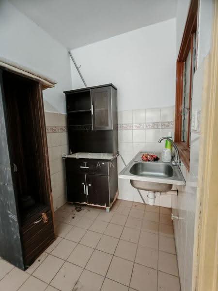 Pangsapuri untuk Dijual di Flora Damansara Apartment - Desmond Tang - Kitchen - PropertyGuru.com.my