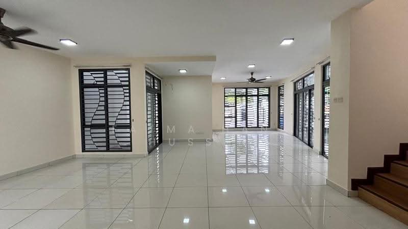 3-storey Terraced House for Sale in Laman Glenmarie (Shah Alam) - Fatma Hani Hussin - Living Room - PropertyGuru.com.my