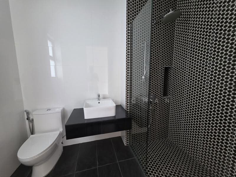 Semi-Detached House for Sale in Setia Alam (Selangor) - Joseph Chan - Bathroom - PropertyGuru.com.my