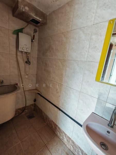 Flat for Sale at Taman Gambier - Correen Lee - Bathroom - PropertyGuru.com.my