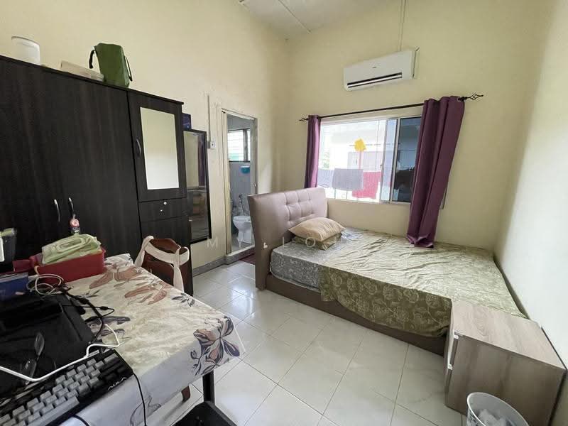 Rumah Banglo untuk Disewa di Kampung Laksamana (Batu Caves) - MY Loh - Bedroom - PropertyGuru.com.my