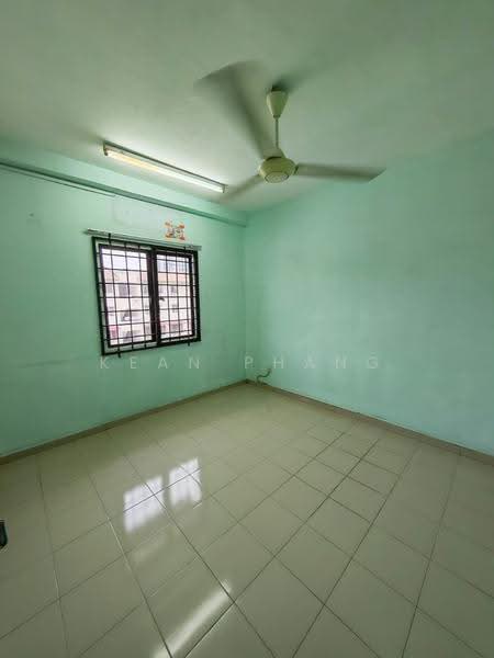 Pangsapuri untuk Dijual di Putra Permai Block D - Kean Phang - Interior - PropertyGuru.com.my