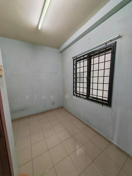 Pangsapuri untuk Dijual di Putra Permai Block D - Kean Phang - Interior - PropertyGuru.com.my