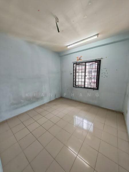 Pangsapuri untuk Dijual di Putra Permai Block D - Kean Phang - Interior - PropertyGuru.com.my