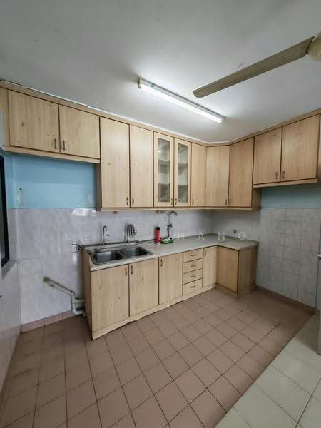 Pangsapuri untuk Dijual di Putra Permai Block D - Kean Phang - Kitchen - PropertyGuru.com.my