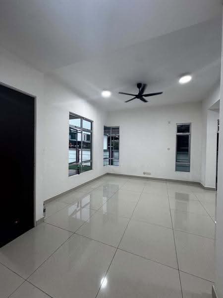 Rumah Kluster untuk Disewa di Taman Kempas Indah (Tebrau) - Sam Phang - Living Room - PropertyGuru.com.my