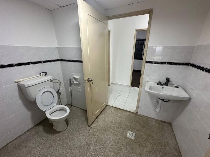 Apartment for Rent at Seri Mutiara Apartment - April Chin - Bathroom - PropertyGuru.com.my
