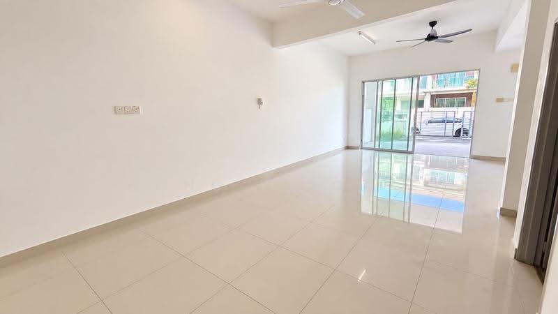 3-storey Terraced House for Sale in Rawang (Selangor) - Kwong Xiao Wei - Living Room - PropertyGuru.com.my