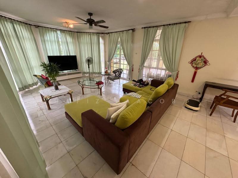 Bungalow House for Sale in Sultan Abdul Aziz Shah Golf & Country Club (Shah Alam) - Hafiz Yaacob - Living Room - PropertyGuru.com.my