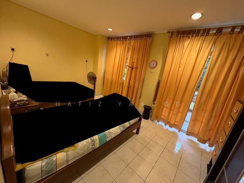 Bungalow House for Sale in Sultan Abdul Aziz Shah Golf & Country Club (Shah Alam) - Hafiz Yaacob - Bedroom - PropertyGuru.com.my