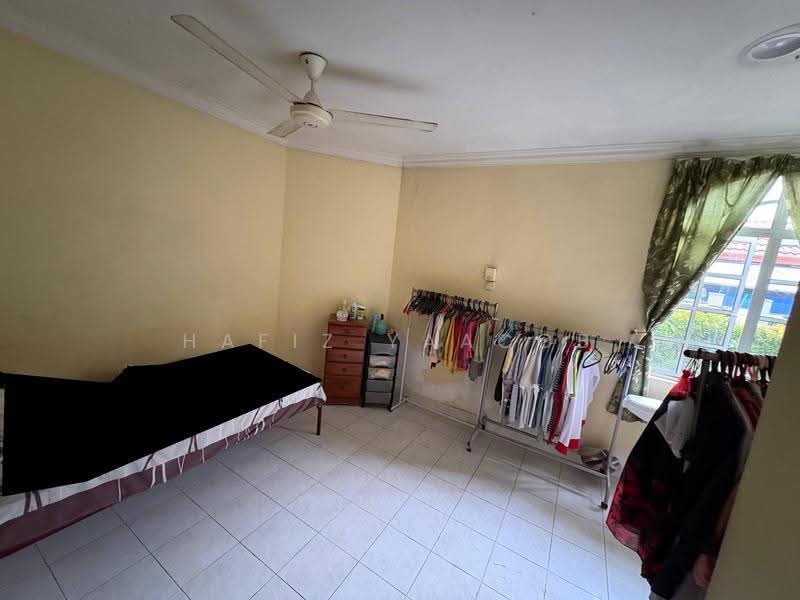 Bungalow House for Sale in Sultan Abdul Aziz Shah Golf & Country Club (Shah Alam) - Hafiz Yaacob - Bedroom - PropertyGuru.com.my