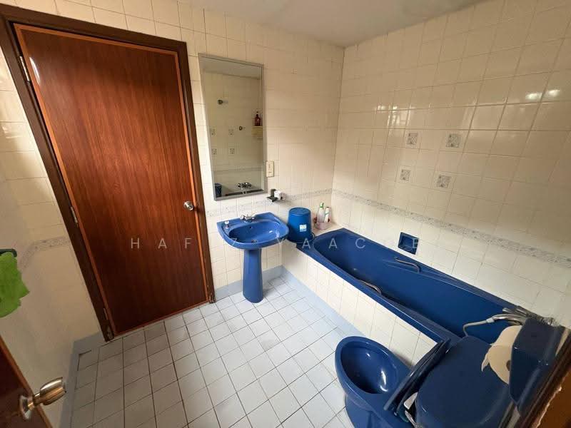 Bungalow House for Sale in Sultan Abdul Aziz Shah Golf & Country Club (Shah Alam) - Hafiz Yaacob - Bathroom - PropertyGuru.com.my