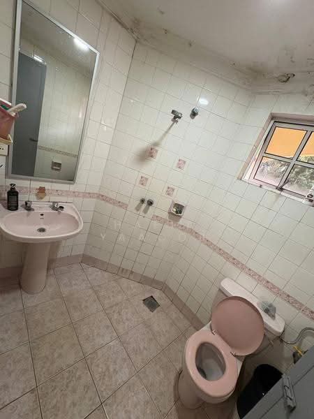 Bungalow House for Sale in Sultan Abdul Aziz Shah Golf & Country Club (Shah Alam) - Hafiz Yaacob - Bathroom - PropertyGuru.com.my