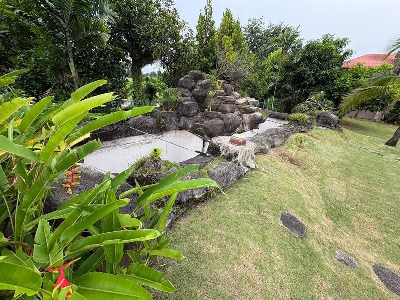 Bungalow House for Sale in Sultan Abdul Aziz Shah Golf & Country Club (Shah Alam) - Hafiz Yaacob - Garden - PropertyGuru.com.my