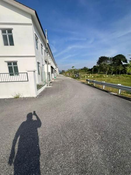 3-storey Terraced House for Rent in Taman Kundang Jaya (Rawang) - Vikram . - Exterior - PropertyGuru.com.my